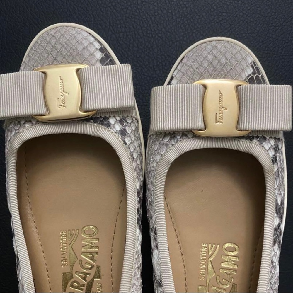 Salvatore Ferragamo Bow Flats size 4M